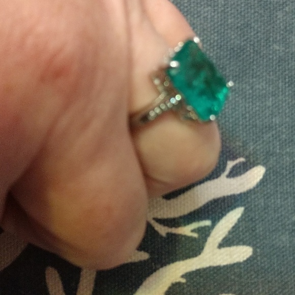 Huge sparkly green gemstone silver ring US8 - Picture 5 of 5
